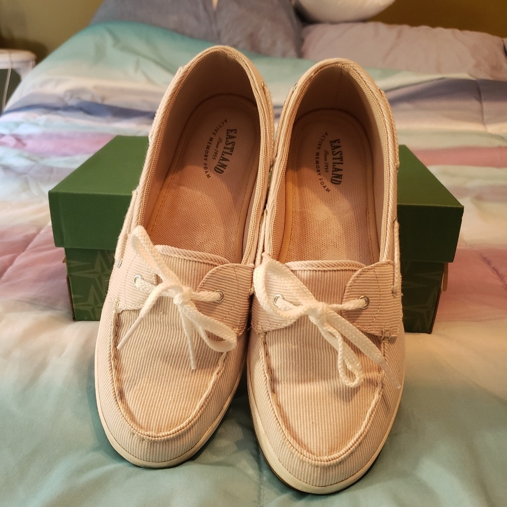 Eastland boat shoes say 9.5 but too big for me